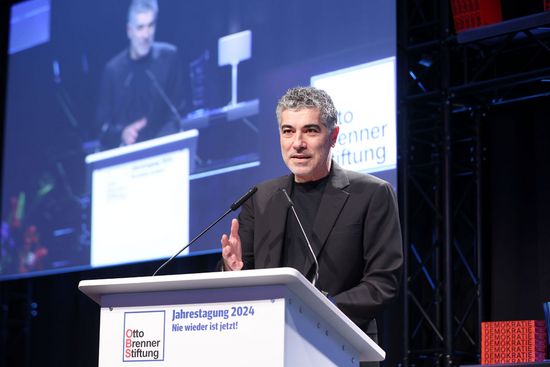 Can Gülcü, Geschäftsführer der Otto Brenner Stiftung Can Gülcü, Geschäftsführer der Otto Brenner Stiftung, eröffnet die Jahrestagung und begrüßt alle Teilnehmenden.