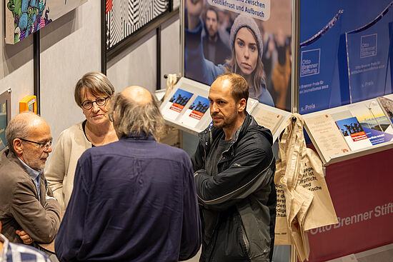 Diskussionen im Anschluss an die Jahrestagung.