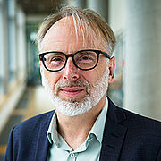 Oliver Schröm, Investigativ-Journalist und Otto Brenner-Preisträger 2019 Oliver Schröm, Investigativ-Journalist und Otto Brenner-Preisträger 2019