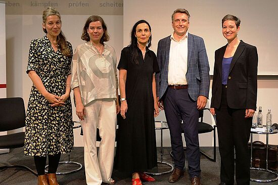 v.l.n.r. Mandy Tröger, Jeannette Gusko, Marlis Prinzing, Lutz Mükke, Jana Münkel v.l.n.r. Mandy Tröger, Jeannette Gusko, Marlis Prinzing, Lutz Mükke, Jana Münkel