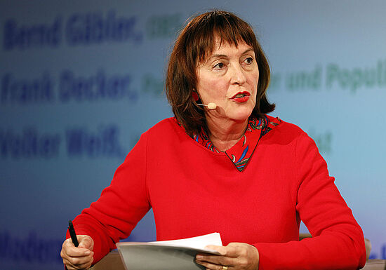 Sonia Seymour Mikich, Journalistin und Publizistin, moderiert die Podiumsdiskussion der Medientagung 2018.