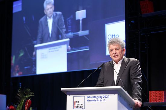 Jupp Legrand Jupp Legrand, Geschäftsführer der Otto Brenner Stiftung, begrüßt die Gäste der Jahrestagung.