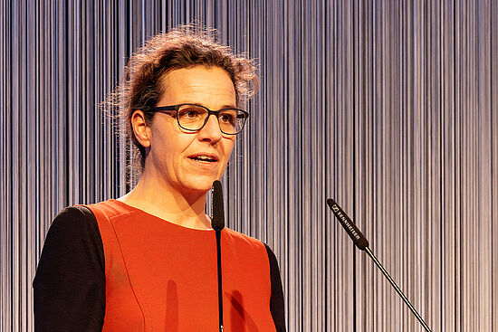 OBS-Autorin Jana Faus hat die Untersuchungsergebnisse ihres Teams vorgestellt und mit Akteur*innen aus Betrieb, Politik und Kultur diskutiert.