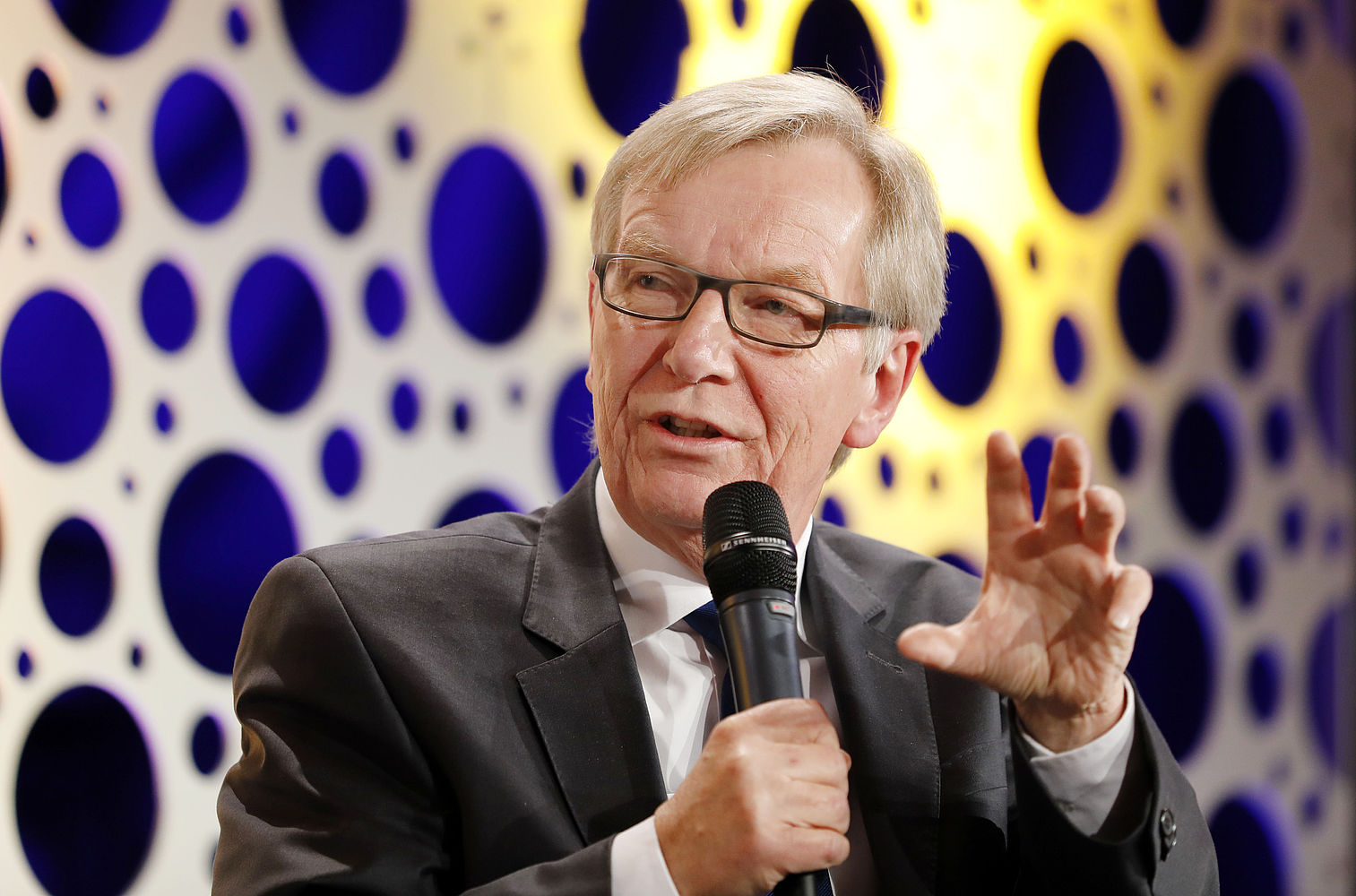 Bernd Gäbler, Medienwissenschaftler, auf der Podiumsdiskussion der Medientagung 2018.
