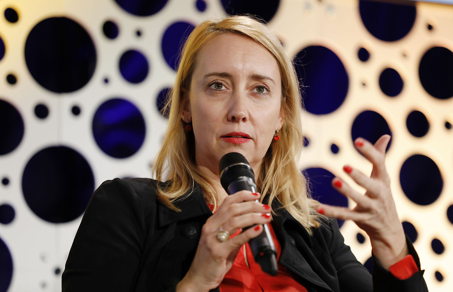 Melanie Amann, Redakteurin beim Spiegel, auf der Podiumsdiskussion der Medientagung 2018.