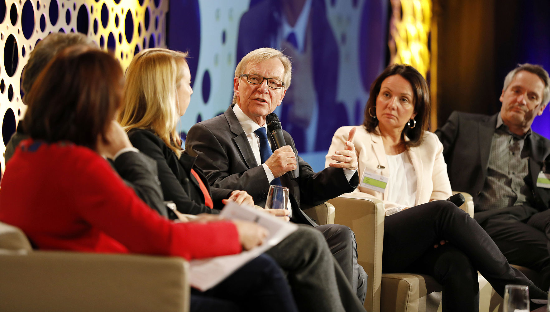 Thema der Diskussionsrunde: Brauchen wir eine kulturell-politische Initiative zur medialen Auseinandersetzung mit der AfD?