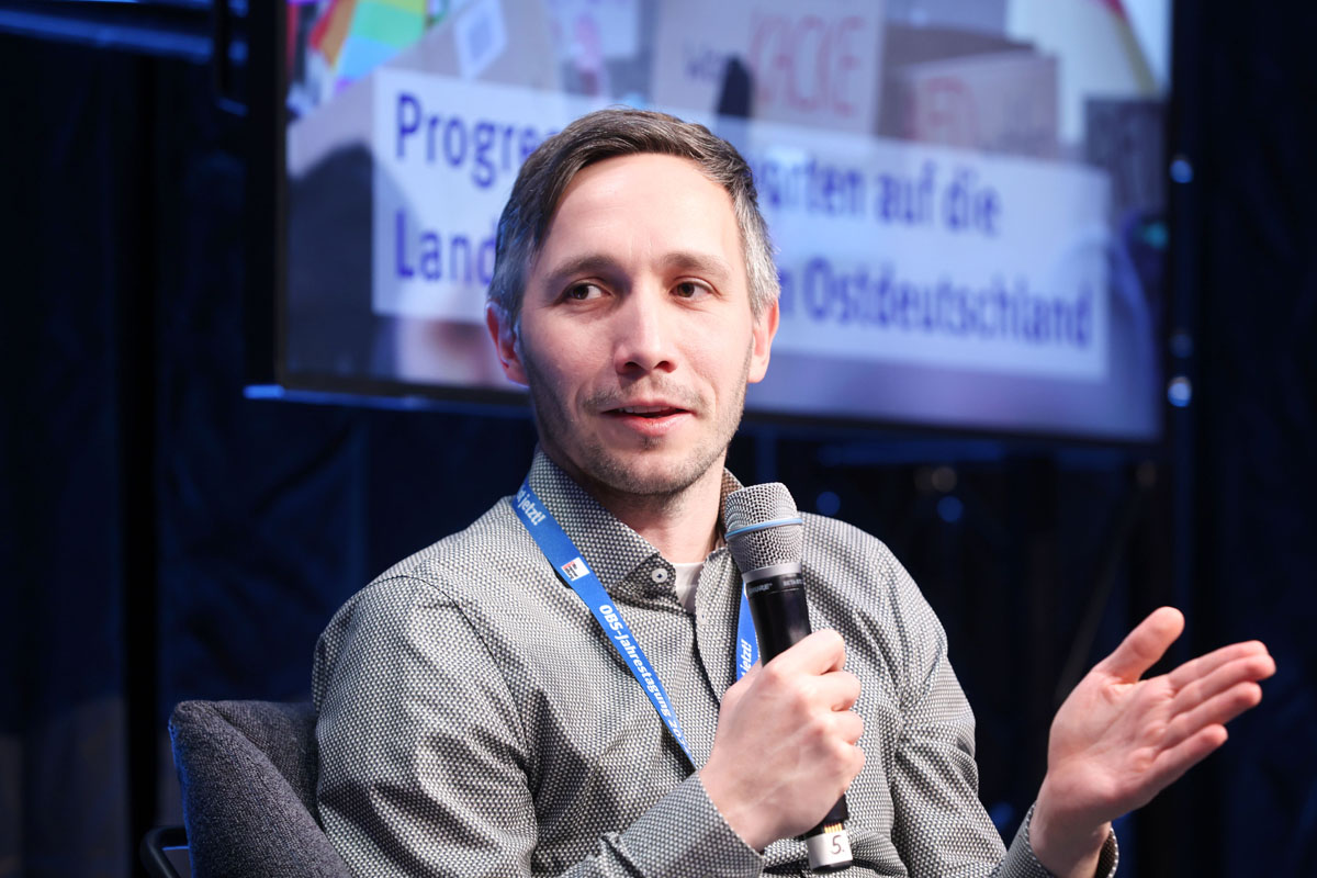 Maik Fielitz bei der Vorstellung seiner Studie Social-Media-Partei AfD? Digitale Landtagswahlkämpfe im Vergleich.