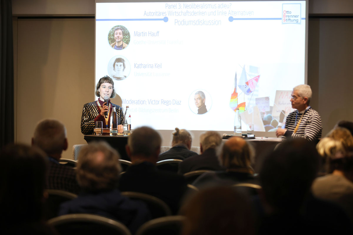 Panel 3: Katharina Keil, Universität Lausanne, mit Moderator Victor Rego-Diaz, IG Metall Bildungszentrum Berlin.